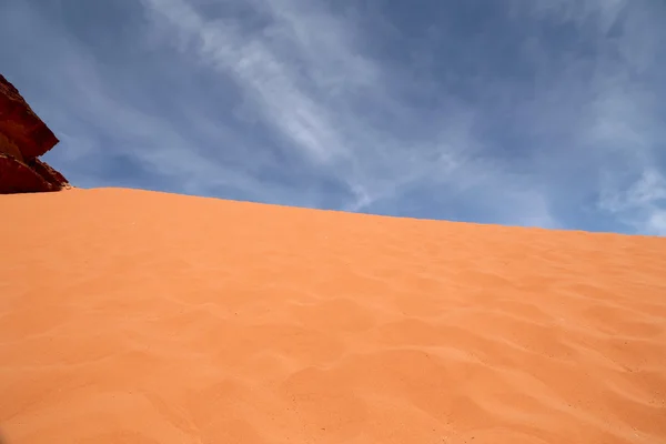 Dunas de arena en el desierto de Wadi Rum, Jordania, Oriente Medio —  Fotos de Stock