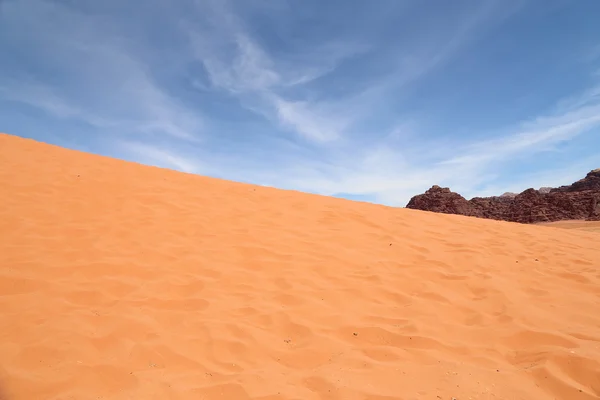 Dunas de arena en el desierto de Wadi Rum, Jordania, Oriente Medio —  Fotos de Stock