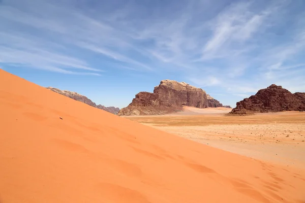 Zandduinen in Wadi Rum woestijn, Jordan, Midden-Oosten — Stockfoto