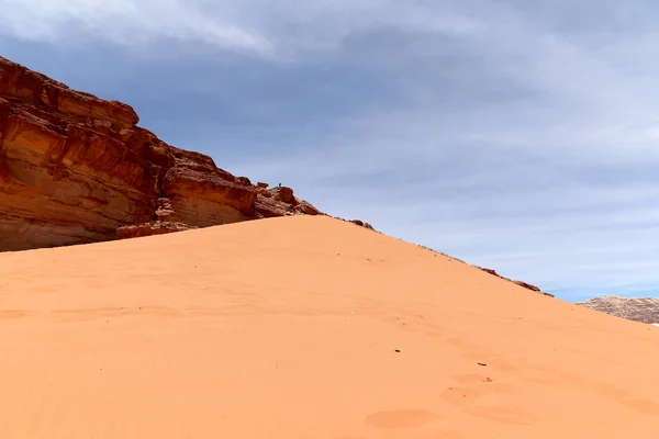 Dunas de arena en el desierto de Wadi Rum, Jordania, Oriente Medio —  Fotos de Stock