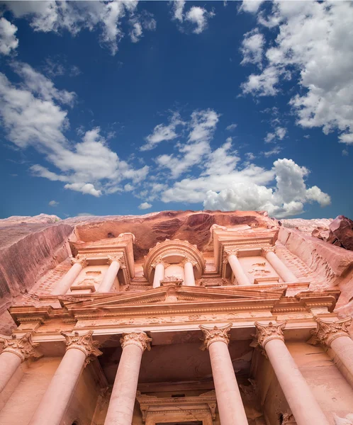 Al Khazneh lub Skarbu Państwa w Petra, Jordan--jest symbolem Jordan — Zdjęcie stockowe