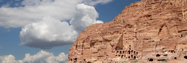 Petra, Giordania è un simbolo della Giordania, così come l'attrazione turistica più visitata della Giordania . — Foto Stock
