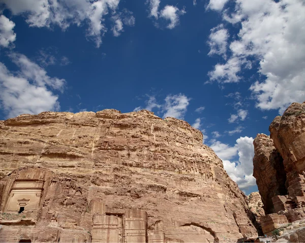 Petra, Jordânia é um símbolo da Jordânia, bem como a atração turística mais visitada da Jordânia . — Fotografia de Stock