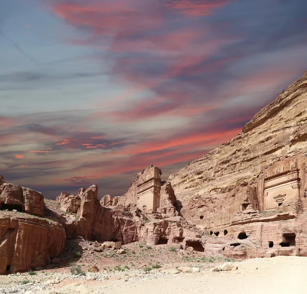 Petra, Jordania es un símbolo de Jordania, así como la atracción turística más visitada de Jordania . —  Fotos de Stock