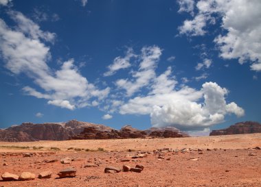 Wadi rum çöl de ay Vadisi'nin güney Ürdün kumtaşı ve granit kaya 60 km doğusunda Akabe kesilmiş bir vadi olduğunu.