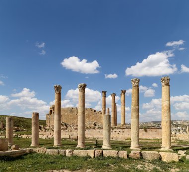 rzymskie kolumny w Jordanii miasta jerash (Gerazie starożytności), stolica i największe miasto guberni jerash, jordan