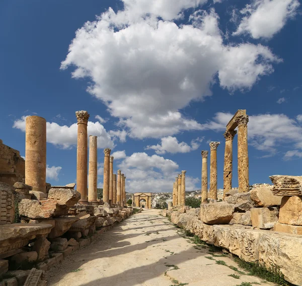 Rovine romane nella città giordana di Jerash (Gerasa dell'antichità), capitale e più grande città del governatorato di Jerash, Giordania — Foto Stock