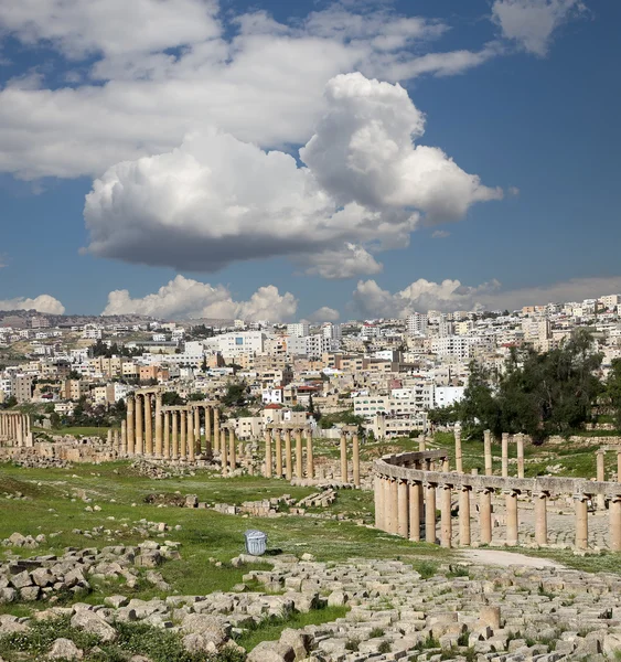 Forum (Oval Plaza) en Gerasa (Jerash), Jordania . — Foto de Stock