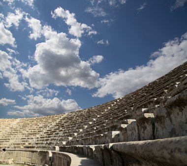 amfitiyatro: jerash (Antik gerasa), başkenti ve en büyük kenti: jerash governorate, Ürdün