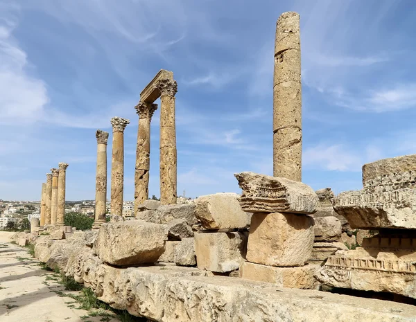 Ruínas romanas na cidade jordaniana de Jerash (Gerasa da Antiguidade), capital e maior cidade de Jerash Governorate, Jordânia — Fotografia de Stock