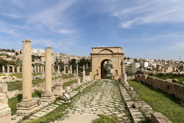 Ruinas romanas en la ciudad jordana de Jerash (Gerasa de la Antigüedad), capital y ciudad más grande de la gobernación de Jerash, Jordania — Foto de Stock