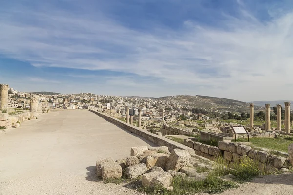 Römische Ruinen in der jordanischen Stadt jerash (Gerasa der Antike), Hauptstadt und größte Stadt des jerash Gouvernements, Jordanien — Stockfoto