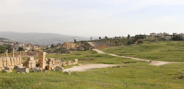 Roman ruins in the Jordanian city of Jerash (Gerasa of Antiquity), capital and largest city of Jerash Governorate, Jordan — Stock Photo, Image