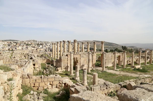 Ruines romaines dans la ville jordanienne de Jerash (Gerasa de l'Antiquité), capitale et plus grande ville du gouvernorat de Jerash, Jordanie — Photo