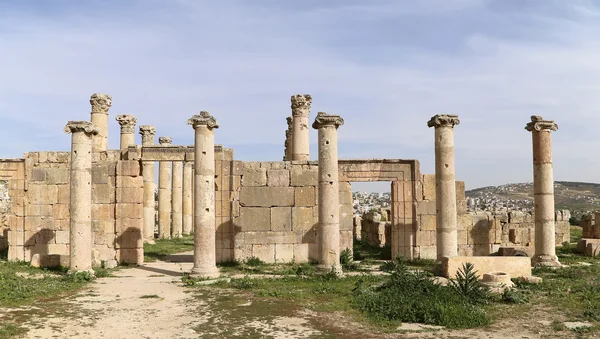 ローマ遺跡ジェラシュ （古代のジャラシュ) のヨルダン都市の首都で最も大きい都市ヨルダン ジェラシュ県 — ストック写真
