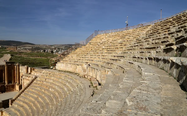 Αμφιθέατρο σε jerash (ΓΕΡΑΣΑ της αρχαιότητας), η πρωτεύουσα και η μεγαλύτερη πόλη της jerash Κυβερνείο, Ιορδανία — Φωτογραφία Αρχείου