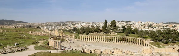 Fórum (oválné náměstí) v Gerasa (Džeraš), Jordan. — Stock fotografie