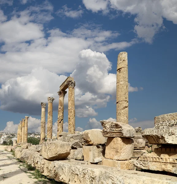 Rovine romane nella città giordana di Jerash (Gerasa dell'antichità), capitale e più grande città del governatorato di Jerash, Giordania — Foto Stock