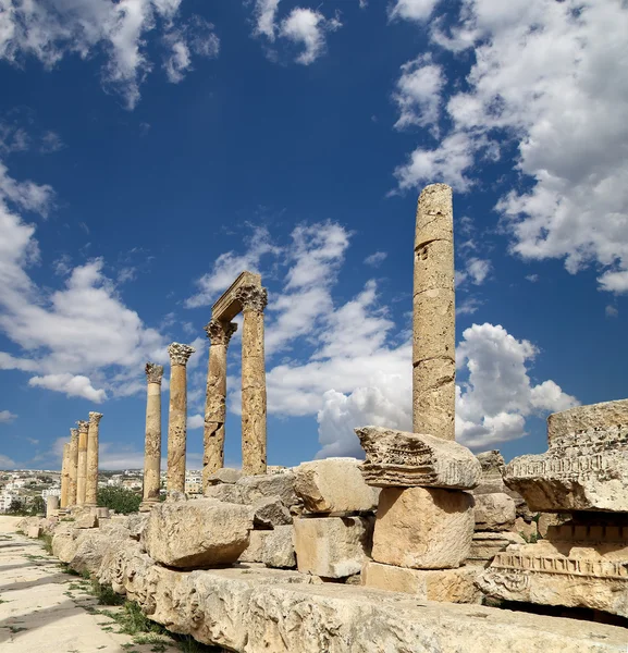 Rovine romane nella città giordana di Jerash (Gerasa dell'antichità), capitale e più grande città del governatorato di Jerash, Giordania — Foto Stock
