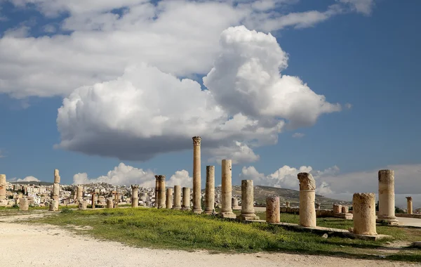 Ruinas romanas en la ciudad jordana de Jerash (Gerasa de la Antigüedad), capital y ciudad más grande de la gobernación de Jerash, Jordania —  Fotos de Stock