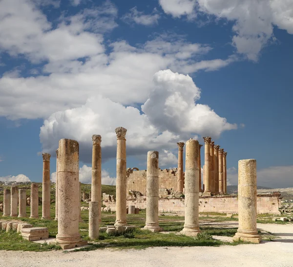 Ruinas romanas en la ciudad jordana de Jerash (Gerasa de la Antigüedad), capital y ciudad más grande de la gobernación de Jerash, Jordania —  Fotos de Stock