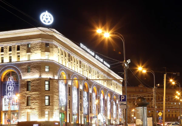 Noční pohled na budovu střední dětský obchod na Lubjance, Moskva, Rusko — Stock fotografie