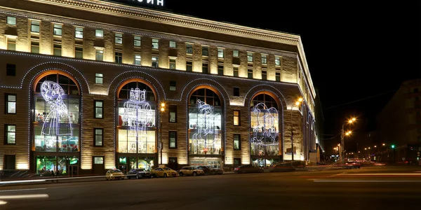 Night view of the building of the Central Children's Store on Lubyanka, Moscow, Russia — Stock Photo, Image