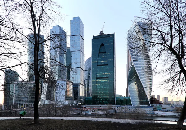 Wolkenkratzer internationales Geschäftszentrum (Stadt) bei Nacht, Moskau, Russland — Stockfoto