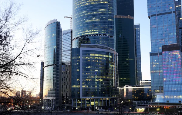 Wieżowce centrum międzynarodowego biznesu (miasto) w nocy, Moskwa, Federacja Rosyjska — Zdjęcie stockowe