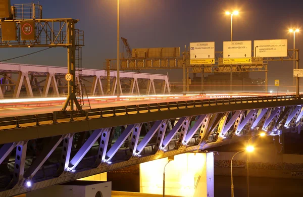 Puente de Moscú por la noche, Rusia — Foto de Stock