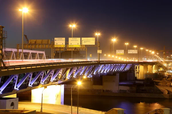 到了晚上，俄罗斯莫斯科市桥 — 图库照片
