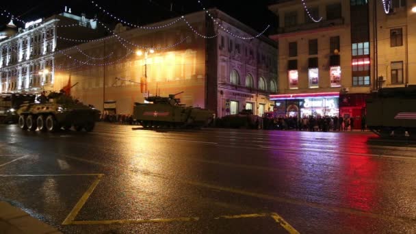 Russian weapons. Rehearsal of military parade (at night) near the Kremlin, Moscow, Russia (on May 04, 2015).Celebration of the 70th anniversary of the Victory Day(WWII) — Stock Video