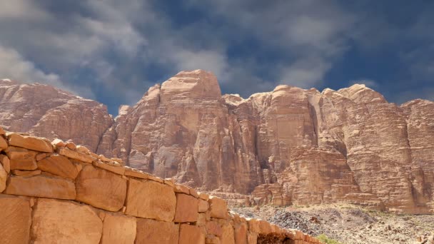 Wadi Rum woestijn, Jordan, Midden-Oosten — Stockvideo