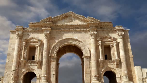 Arch of Hadrian in Gerasa (Jerash)-- was built to honor the visit of emperor Hadrian to Jerash in 129 AD, Jordan — Stock Video
