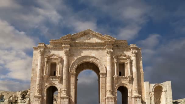 Arco de Adriano em Gerasa (Jerash) foi construído para homenagear a visita do imperador Adriano a Jerash em 129 dC, Jordânia — Vídeo de Stock