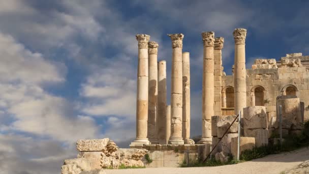 Templo de Zeus, cidade jordaniana de Jerash (Gerasa da Antiguidade), capital e maior cidade de Jerash Governorate, Jordânia — Vídeo de Stock