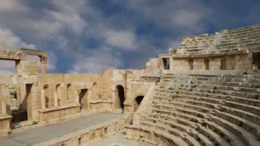 amfitiyatro: jerash (Antik gerasa), başkenti ve en büyük kenti: jerash governorate, Ürdün