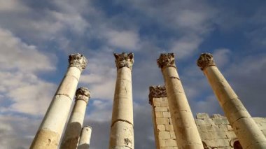 rzymskie kolumny w Jordanii miasta jerash (Gerazie starożytności), stolica i największe miasto guberni jerash, jordan