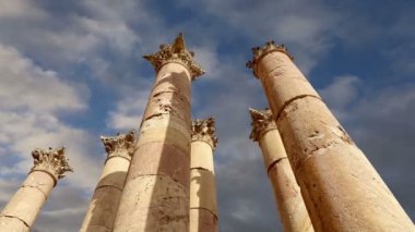 rzymskie kolumny w Jordanii miasta jerash (Gerazie starożytności), stolica i największe miasto guberni jerash, jordan