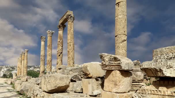 Römische Ruinen in der jordanischen Stadt jerash (Gerasa der Antike), Hauptstadt und größte Stadt des jerash Gouvernements, Jordanien — Stockvideo