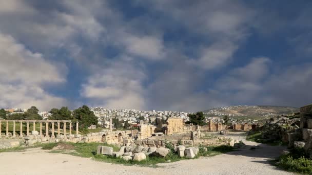 Ruines romaines dans la ville jordanienne de Jerash (Gerasa de l'Antiquité), capitale et plus grande ville du gouvernorat de Jerash, Jordanie — Video