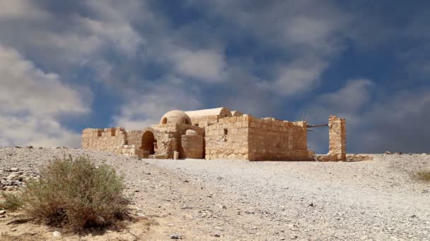 Quseir (Qasr) Castillo del desierto de Amra cerca de Ammán, Jordania . — Vídeos de Stock