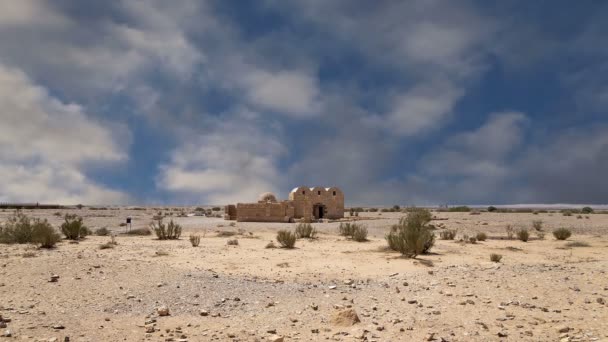 Quseir (Qasr) Castillo del desierto de Amra cerca de Ammán, Jordania . — Vídeo de stock