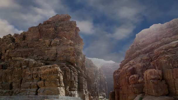 Скалы Вади Муджиб - национальный парк, расположенный в районе Мертвого моря, Иордания — стоковое видео