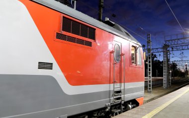 Leningrad tren istasyonunda gece tren--Moskova, Rusya'nın dokuz ana tren istasyonları biridir.