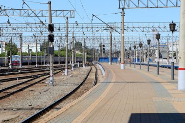 Tren Moskova yolcu platformunda (Yaroslavsky tren istasyonu), Rusya - Moskova Komsomolskaya Meydanı'nda yer alan, dokuz ana tren istasyonları biridir.