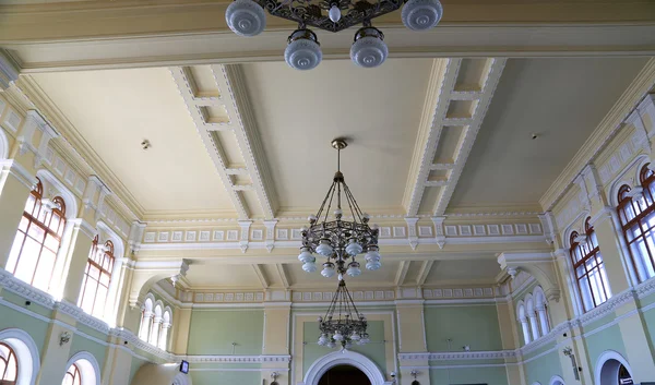 O interior da estação ferroviária de Rizhsky (Rizhsky vokzal, estação de Riga) sala de espera é uma das nove estações ferroviárias principais em Moscou, Rússia. Foi construído em 1901. — Fotografia de Stock