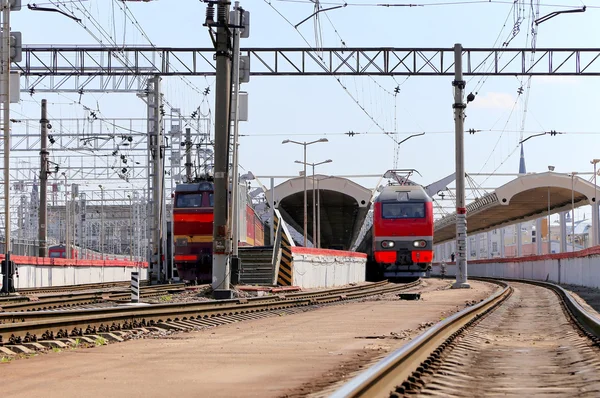 Train sur la gare Leningradsky est l'une des neuf principales gares de Moscou, Russie — Photo