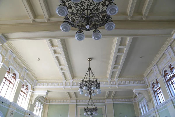 L'intérieur de la gare de Rizhsky (vokzal Rizhsky, gare de Riga) salle d'attente est l'une des neuf principales gares de Moscou, en Russie. Il a été construit en 1901 — Photo