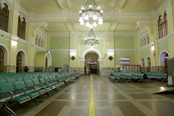Het interieur van de Rizhsky railway station (Rizhsky vokzal, Riga station) wachtkamer--is een van de negen belangrijkste treinstations in Moskou, Rusland. Het werd gebouwd in 1901 — Stockfoto